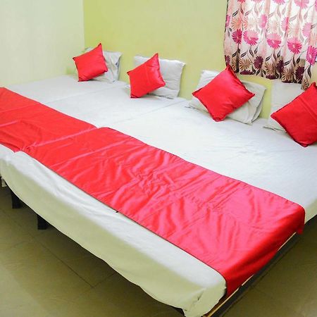 Hotel Gourav Palace Shirdi Buitenkant foto