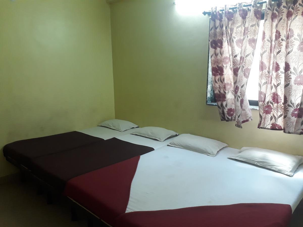 Hotel Gourav Palace Shirdi Buitenkant foto