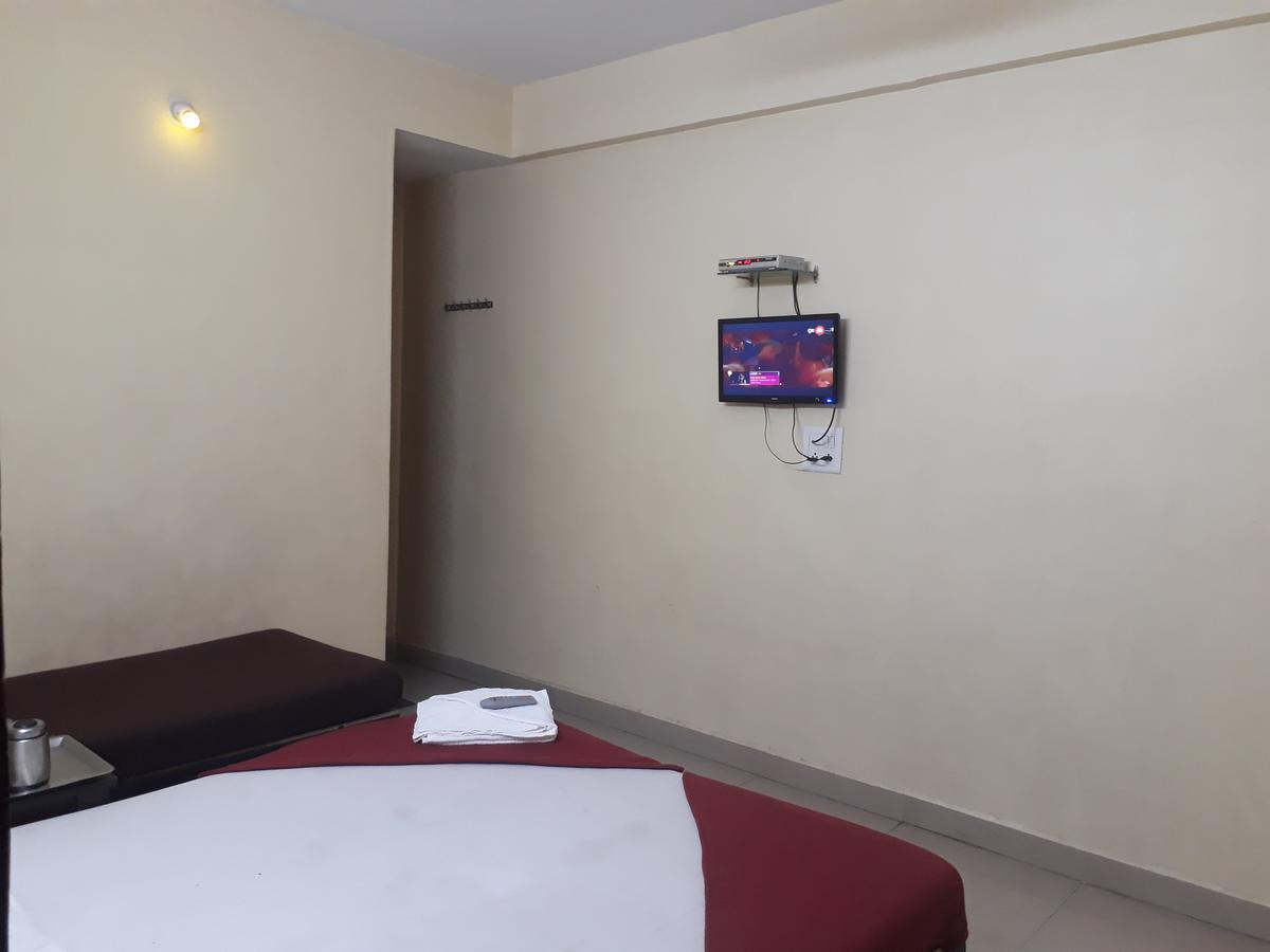 Hotel Gourav Palace Shirdi Buitenkant foto
